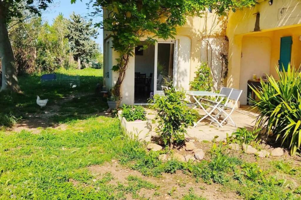 Joli Gîte d'entressen dans Mas en campagne avec piscine jeux d'extérieurs pour enfants terrain de pétanque Exterior foto