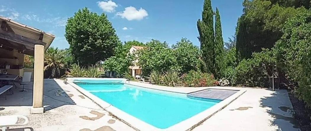 Joli Gîte d'entressen dans Mas en campagne avec piscine jeux d'extérieurs pour enfants terrain de pétanque Exterior foto