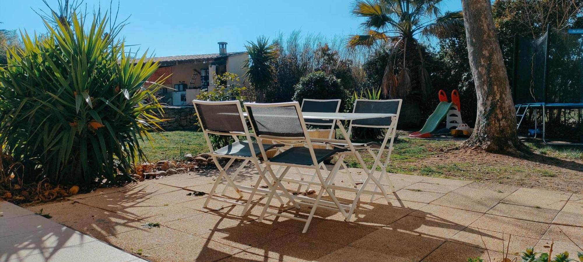 Joli Gîte d'entressen dans Mas en campagne avec piscine jeux d'extérieurs pour enfants terrain de pétanque Exterior foto