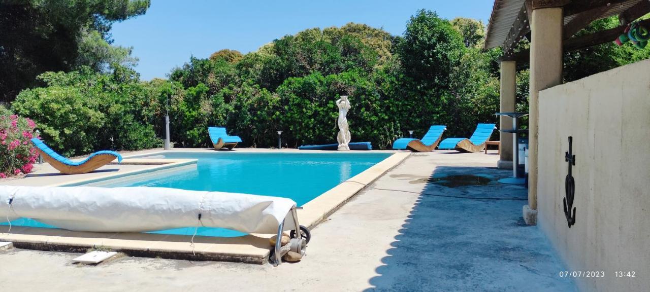Joli Gîte d'entressen dans Mas en campagne avec piscine jeux d'extérieurs pour enfants terrain de pétanque Exterior foto