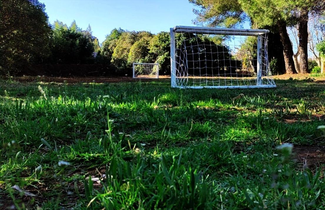 Joli Gîte d'entressen dans Mas en campagne avec piscine jeux d'extérieurs pour enfants terrain de pétanque Exterior foto